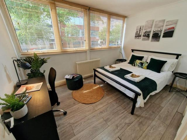2 Bedrooms Flat In Great Location! Londyn Zewnętrze zdjęcie