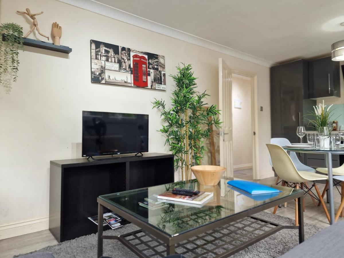 2 Bedrooms Flat In Great Location! Londyn Zewnętrze zdjęcie