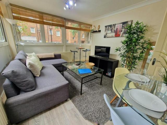 2 Bedrooms Flat In Great Location! Londyn Zewnętrze zdjęcie